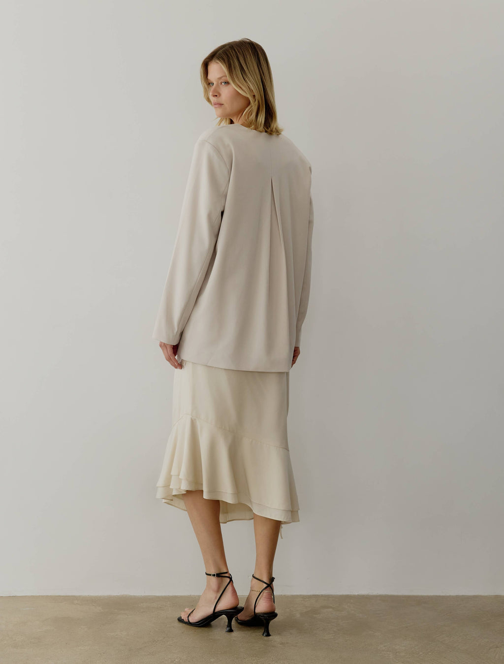 The Eleanor Blazer | Deep V-Neck Oversized Blazer