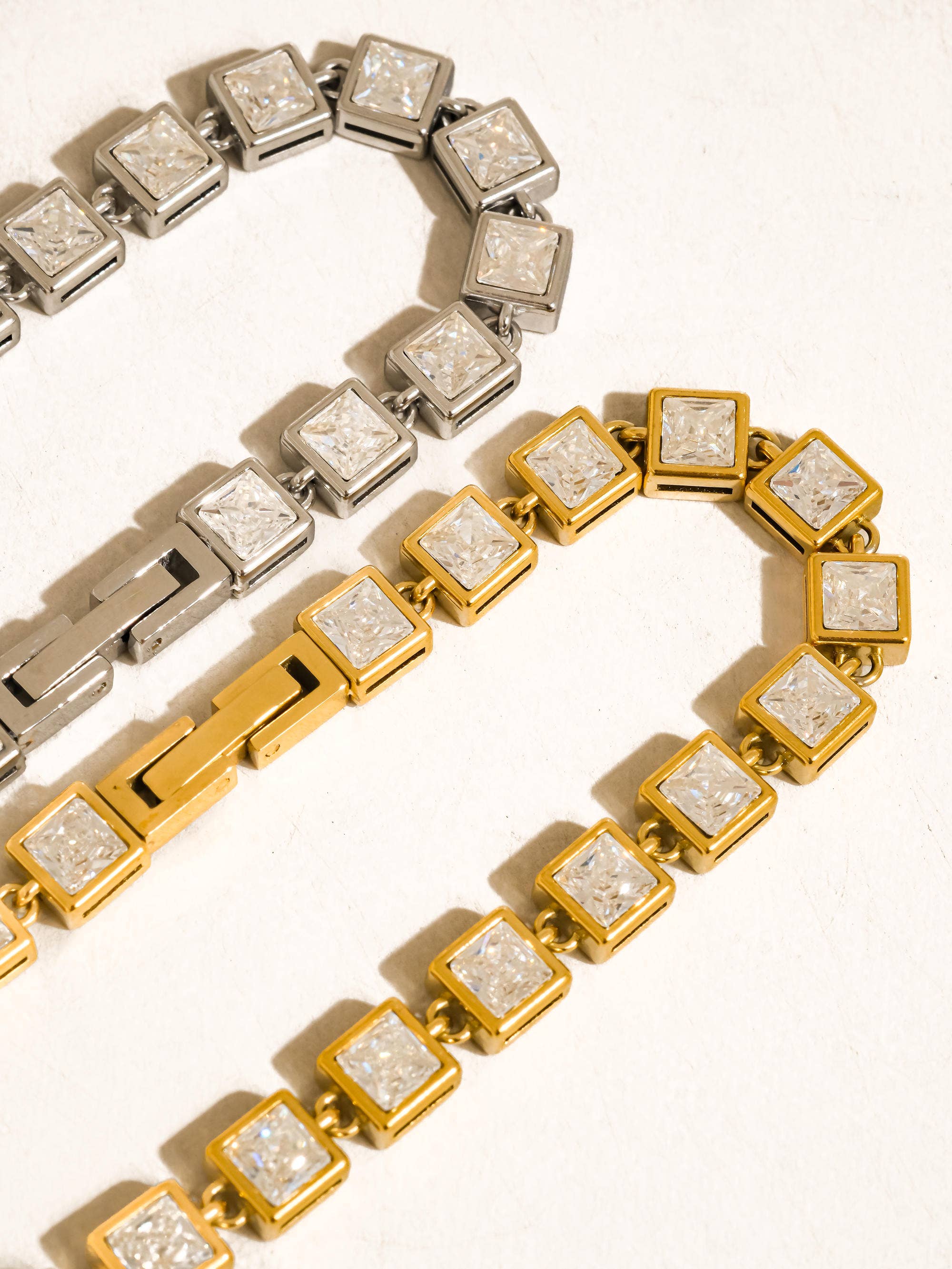 Midi 18K Gold Non-Tarnish Square Bracelet
