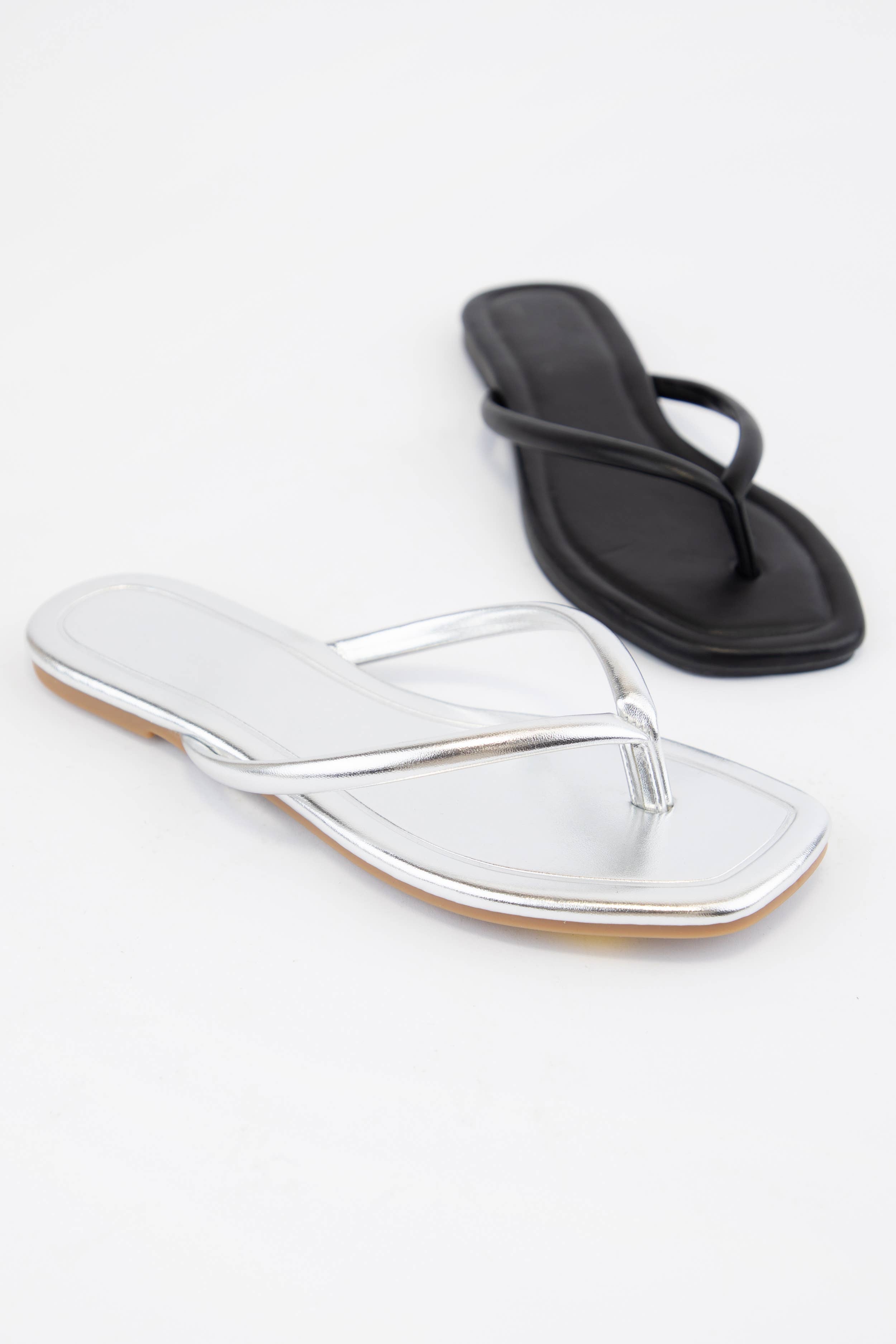 TALLULAH-1 SOLID COLOR SQUARE-TOE THONG SANDAL