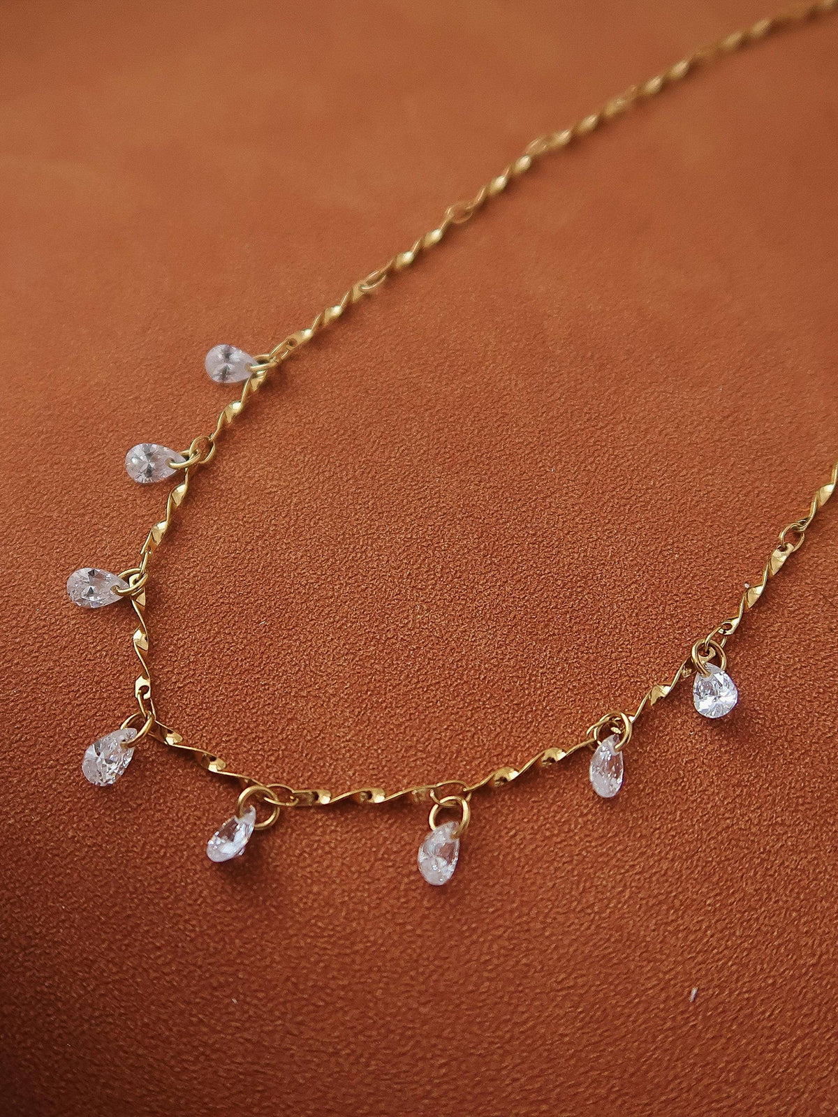 EVERMORE TEARDROP CHAIN NECKLACE
