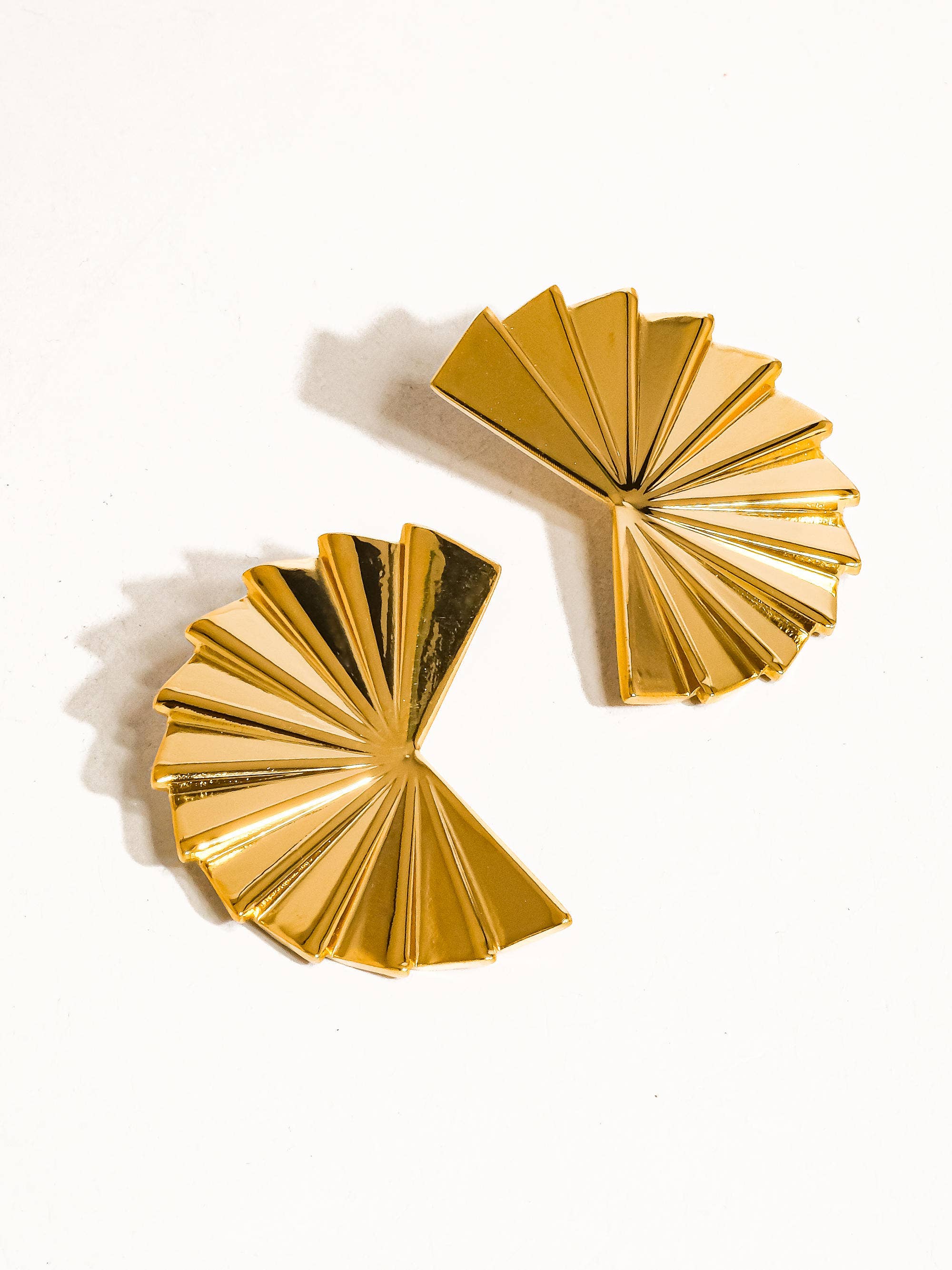 Soline 18K Gold Non-Tarnish Folded Fan Earring