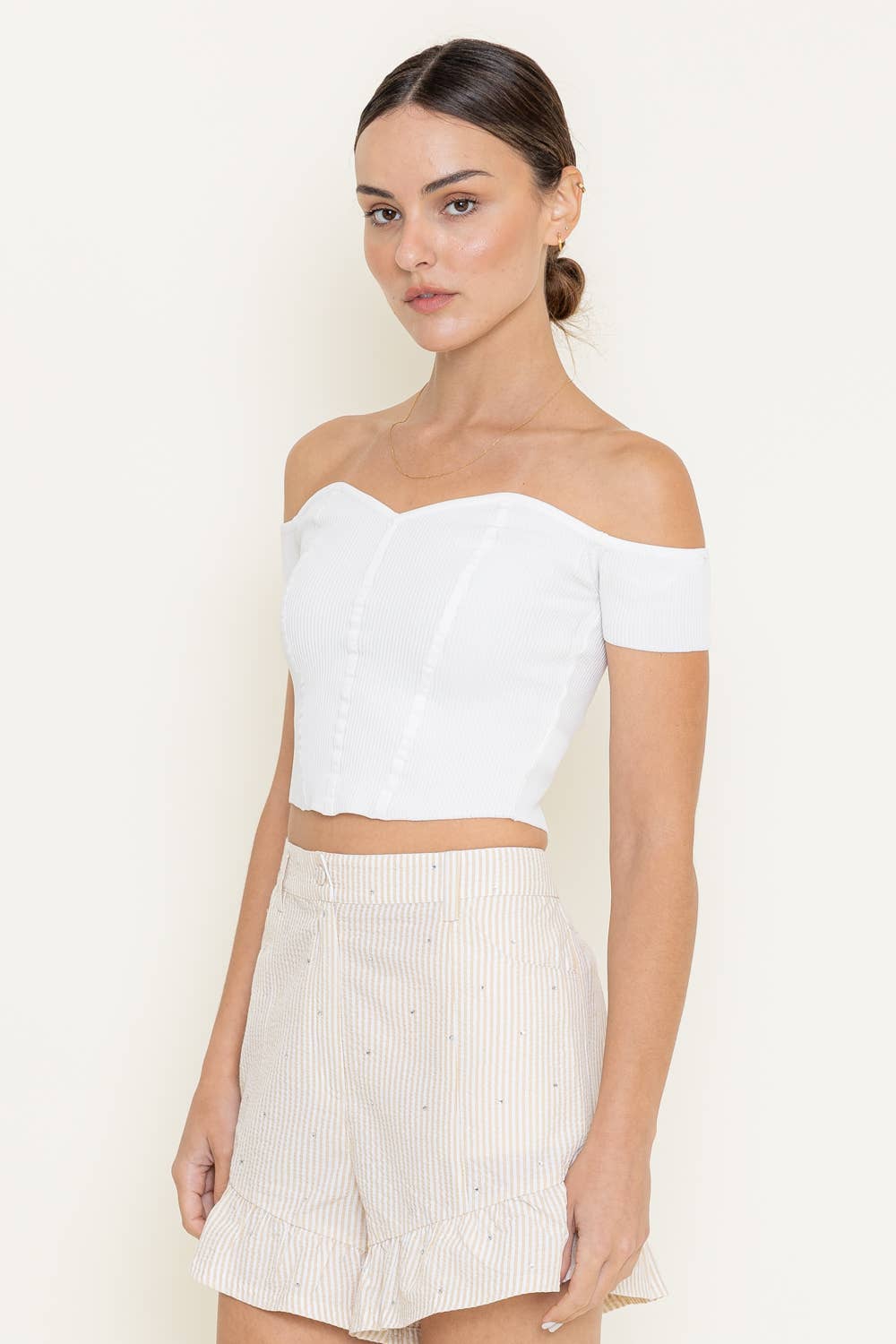 CHIC CRYSTAL RUFFLED BOTTOM HEM SHORT SHORTS