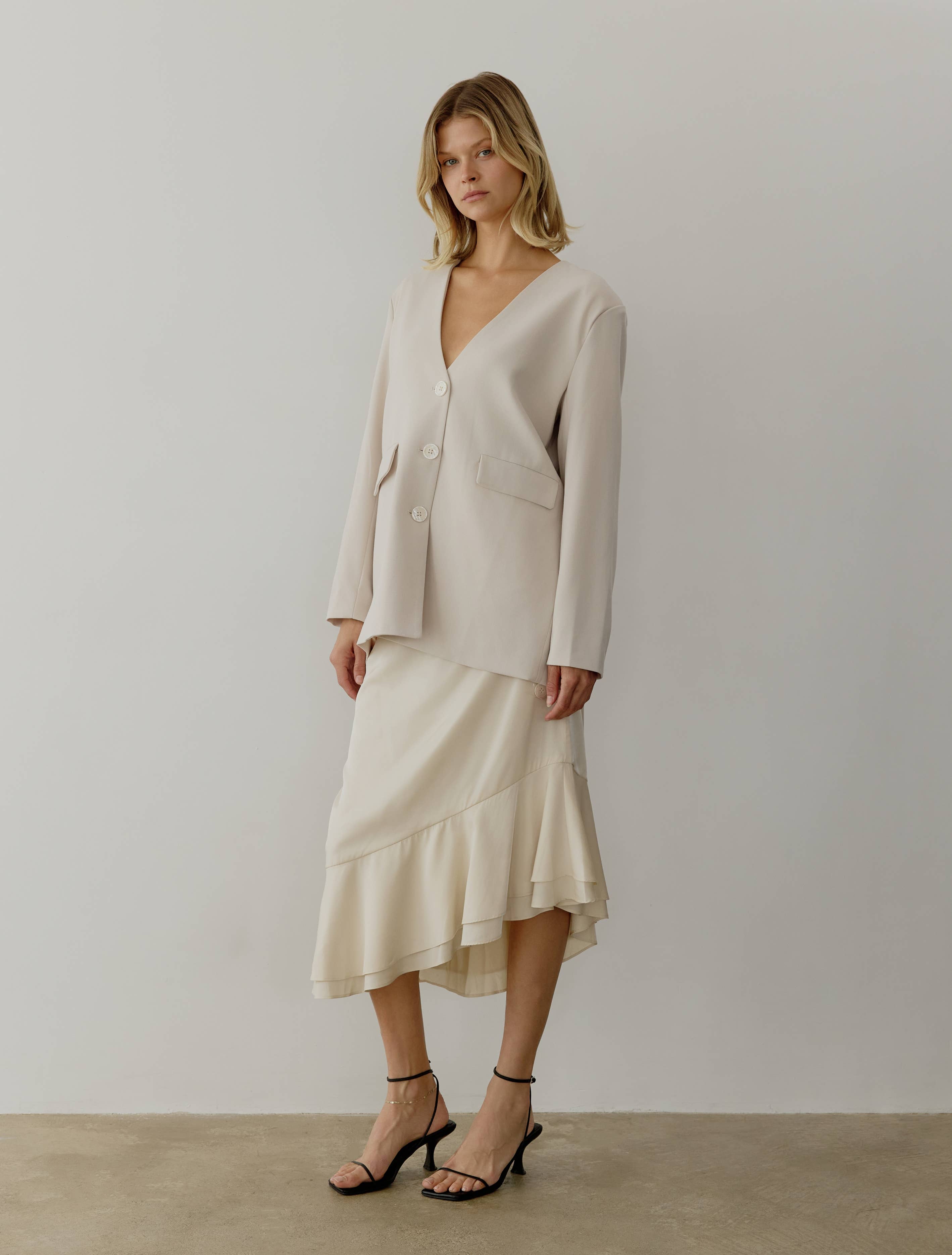 The Eleanor Blazer | Deep V-Neck Oversized Blazer
