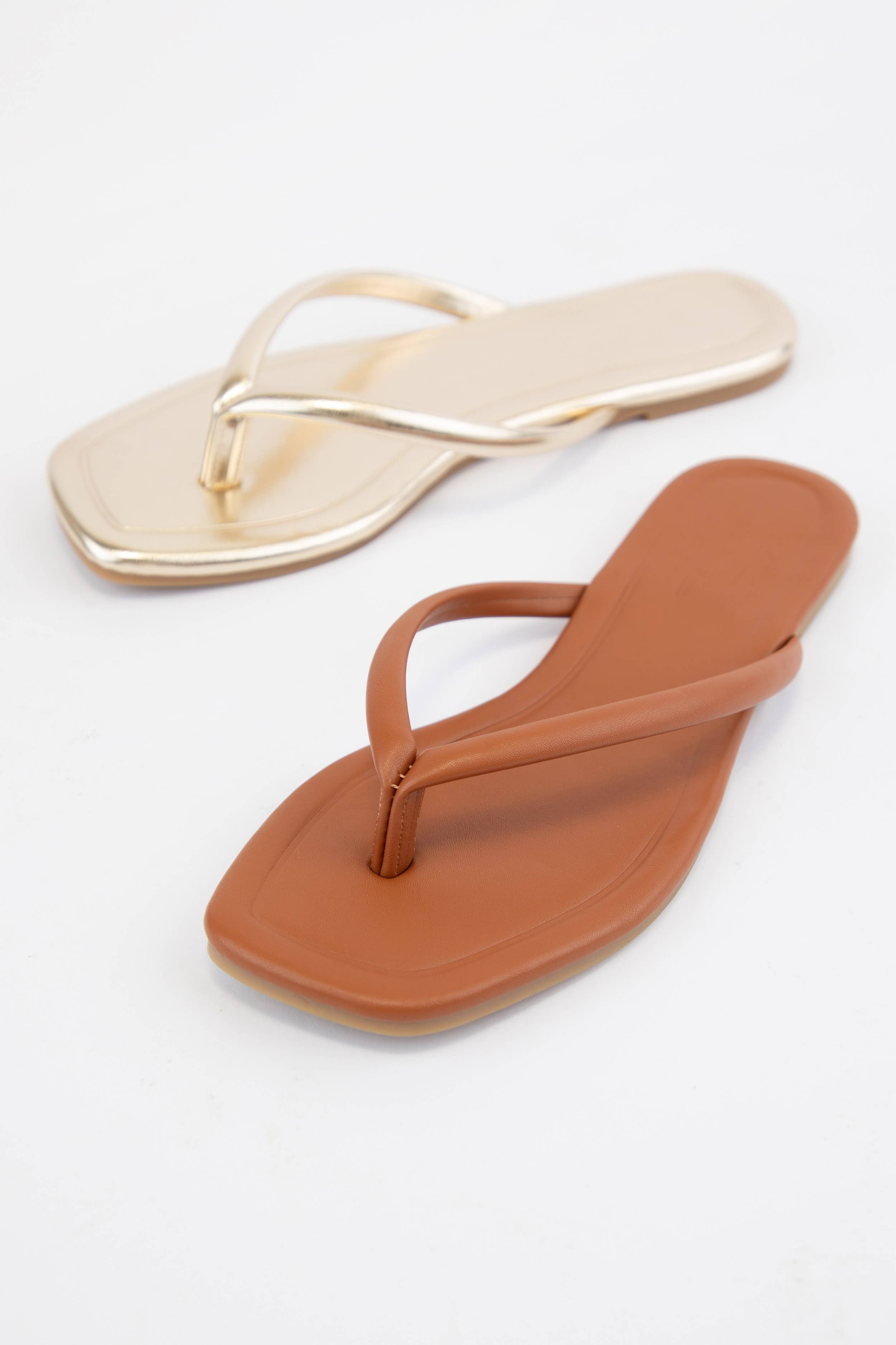 TALLULAH-1 SOLID COLOR SQUARE-TOE THONG SANDAL