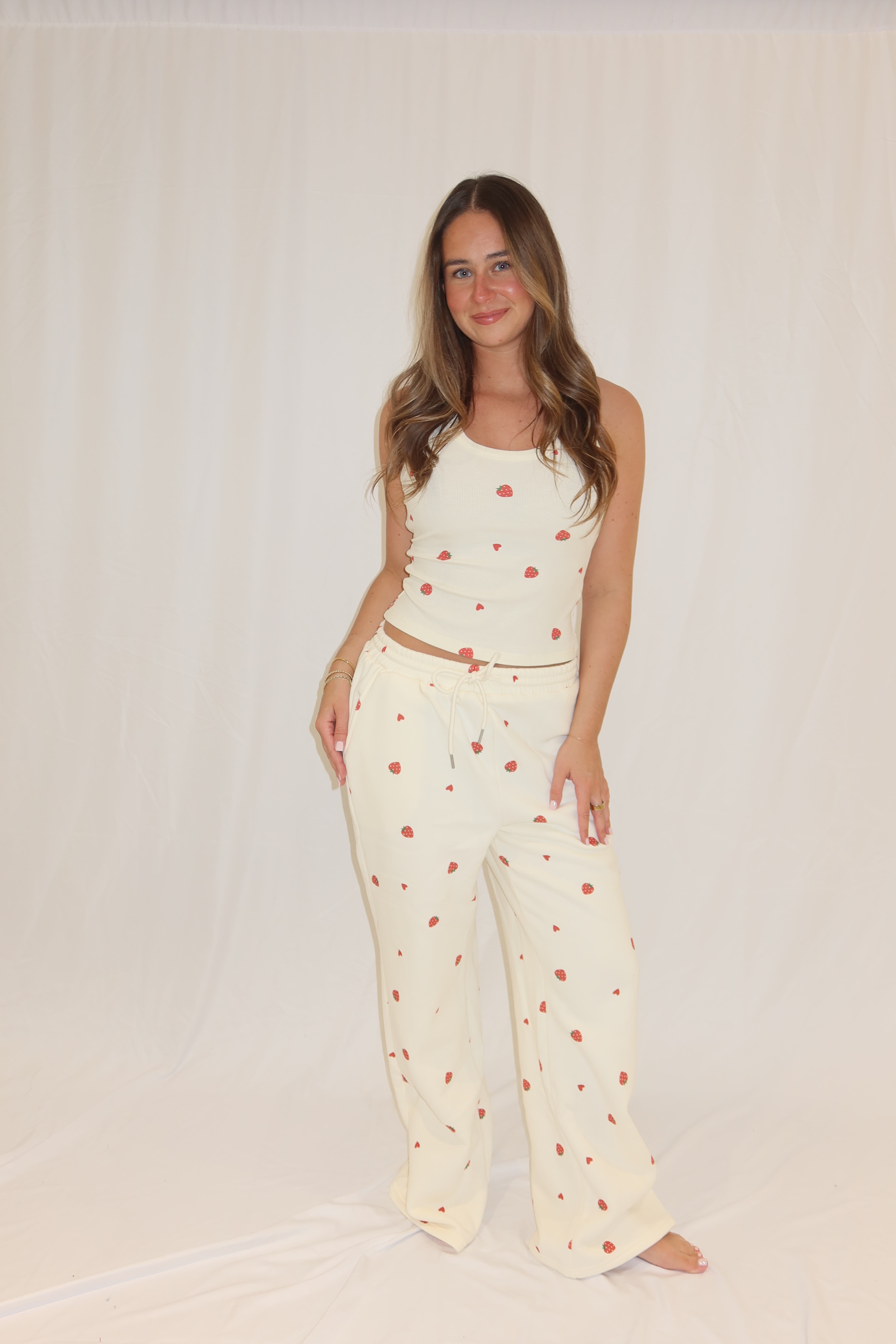 Scoop Neck Sleeveless Strawberry Print Tank top