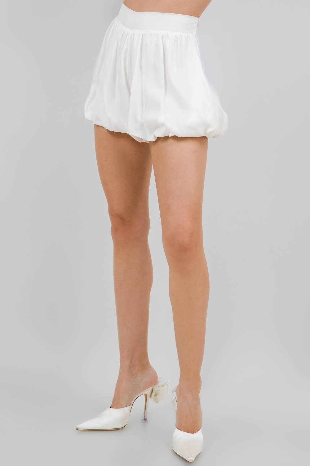 FLOWY WOVEN BALLOON SHORTS WITH V WAISTBAND