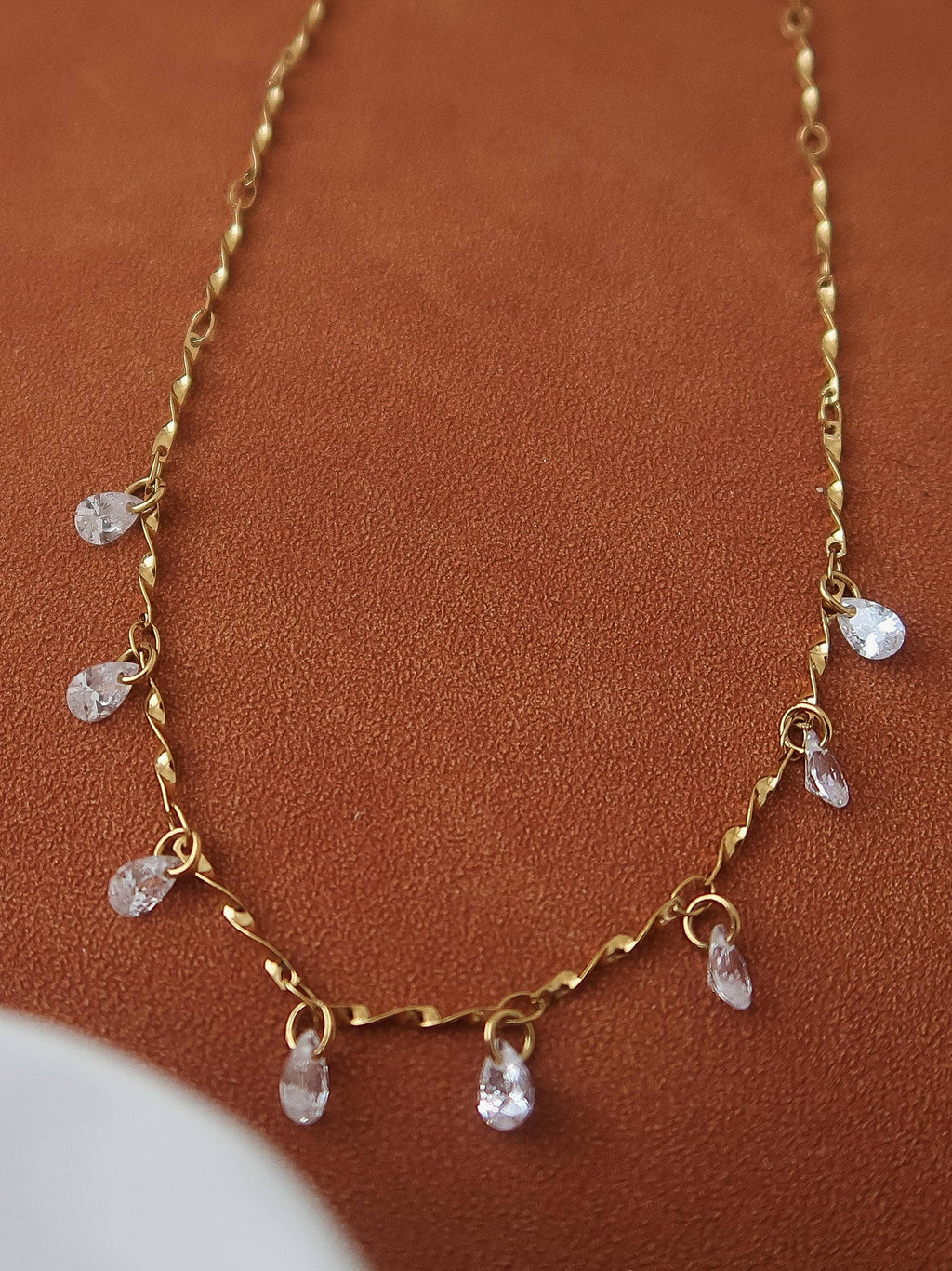 EVERMORE TEARDROP CHAIN NECKLACE