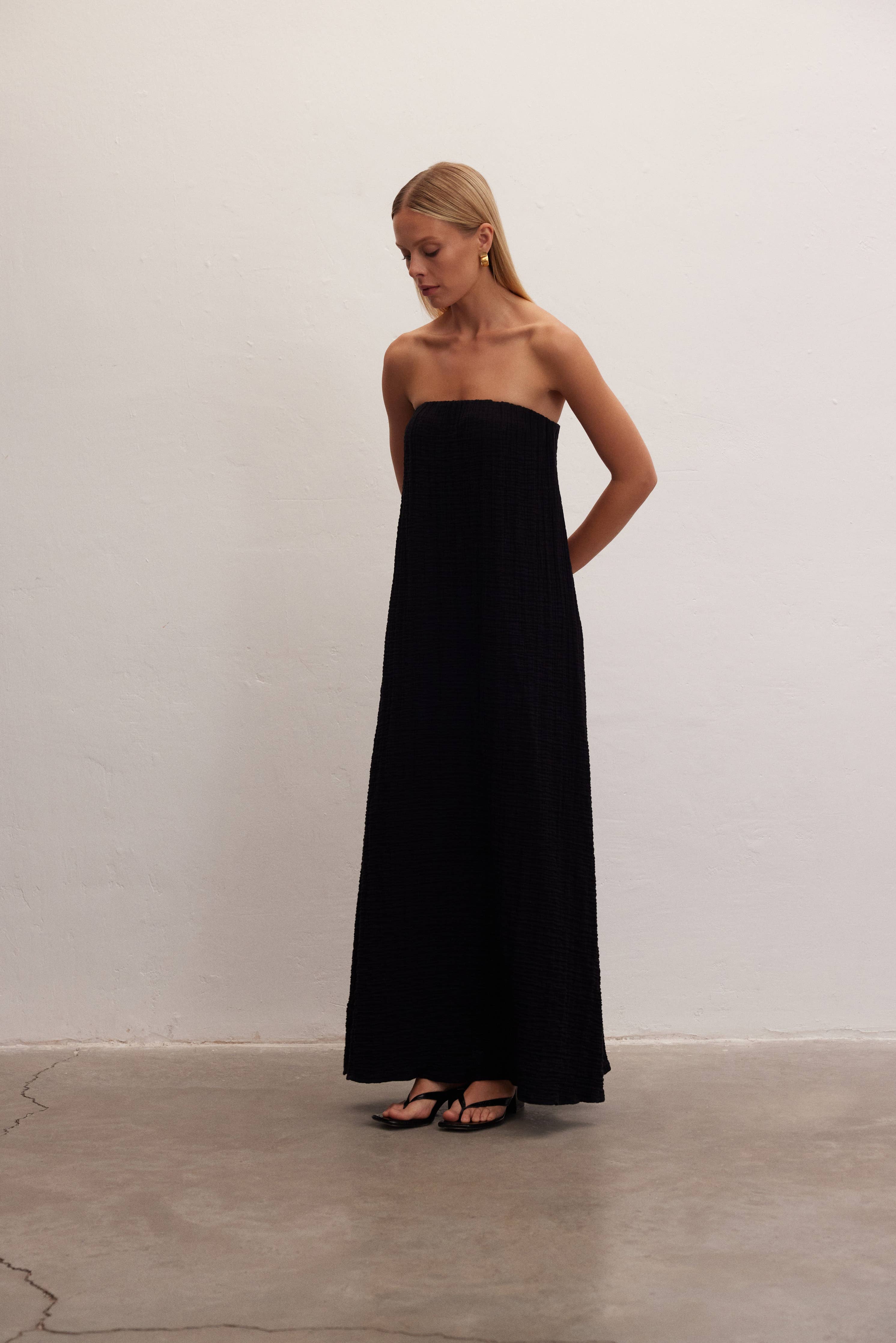 Zephyr | Textured Strapless Dress
