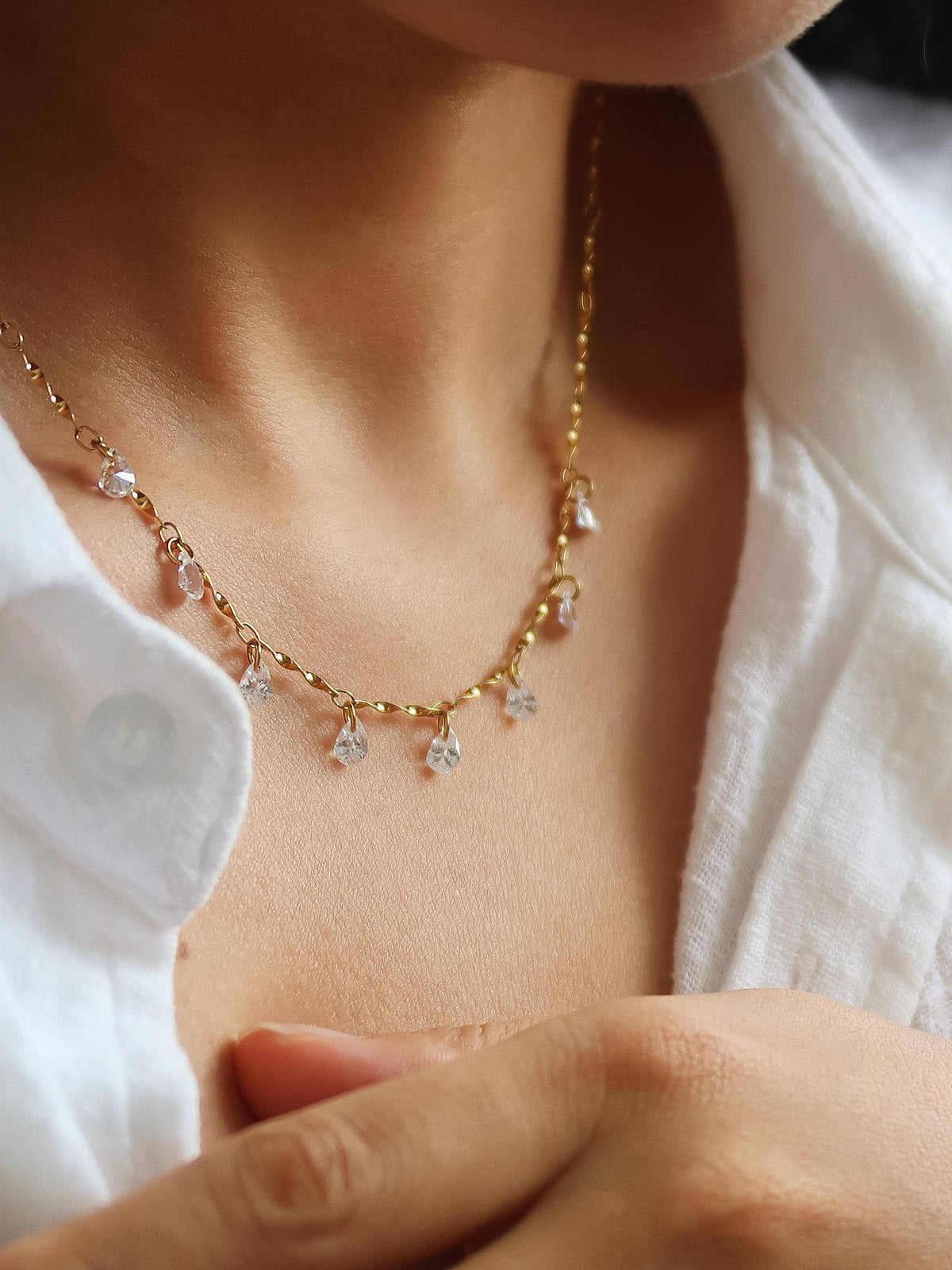 EVERMORE TEARDROP CHAIN NECKLACE