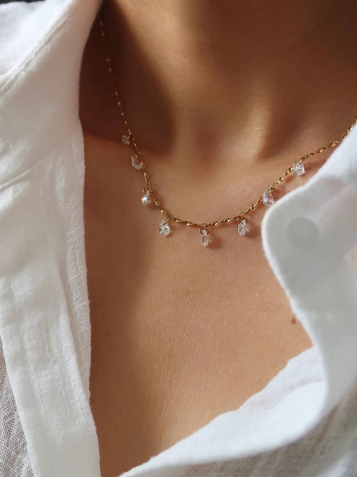 EVERMORE TEARDROP CHAIN NECKLACE