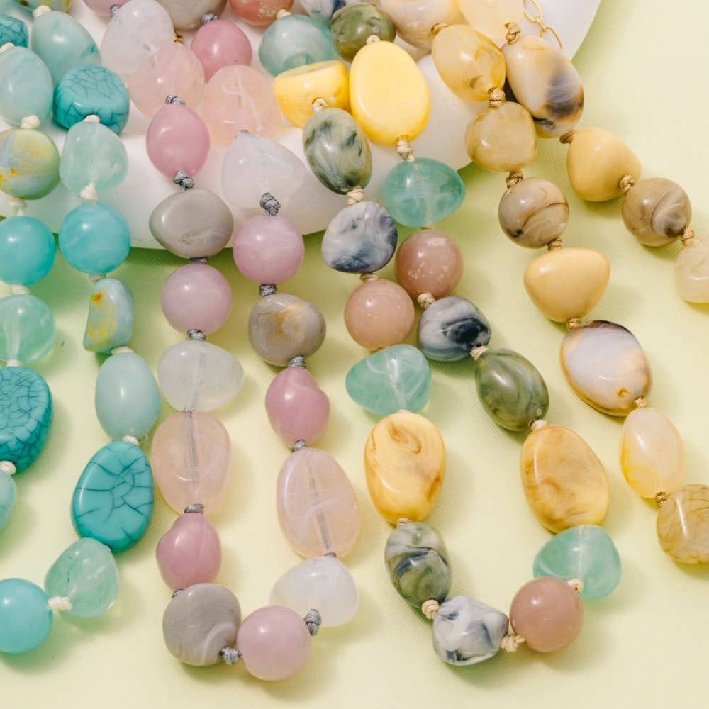 MARBLE RESIN BEADED NECKLACE