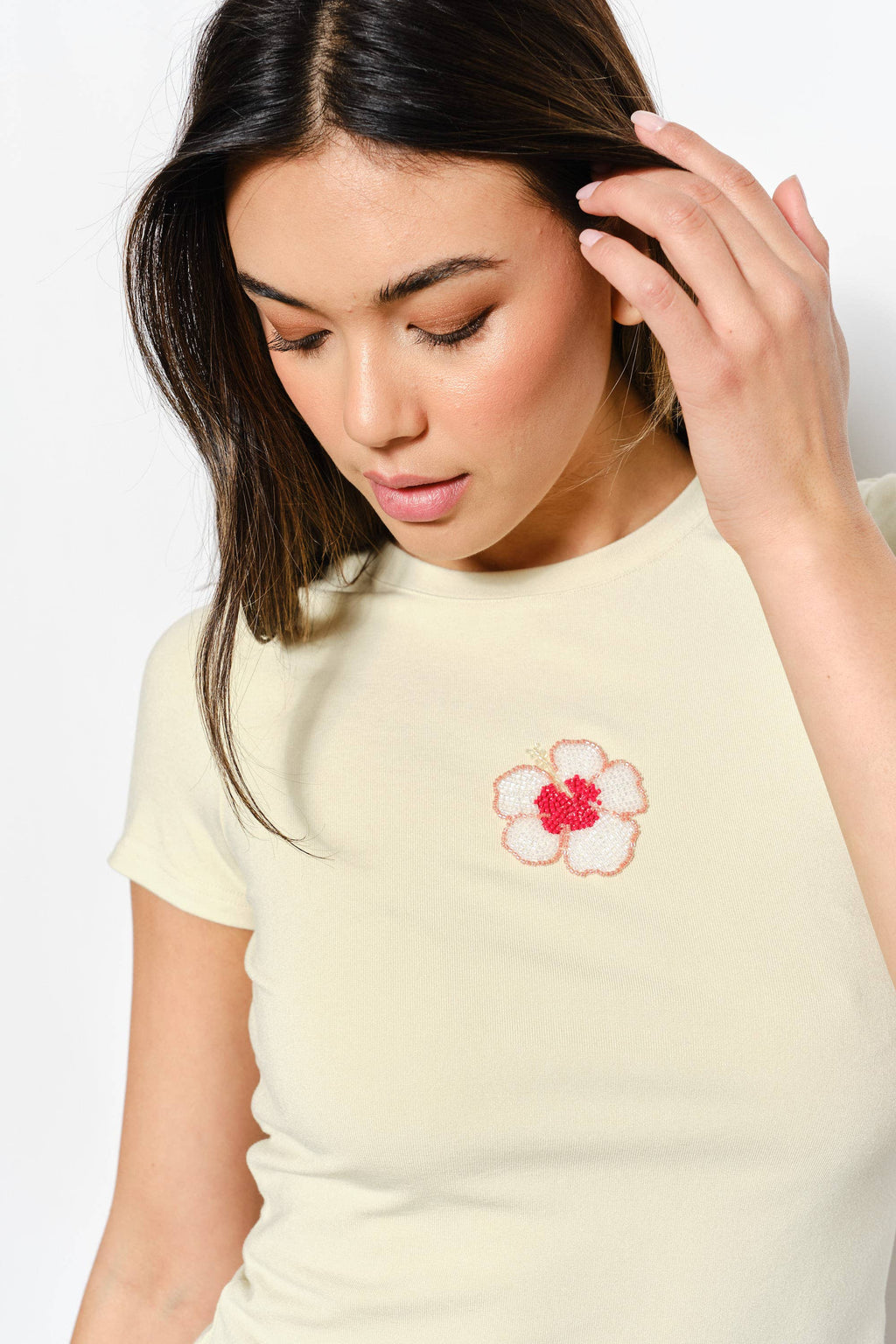 FLOWER BEAD EMBROIDERED TEE
