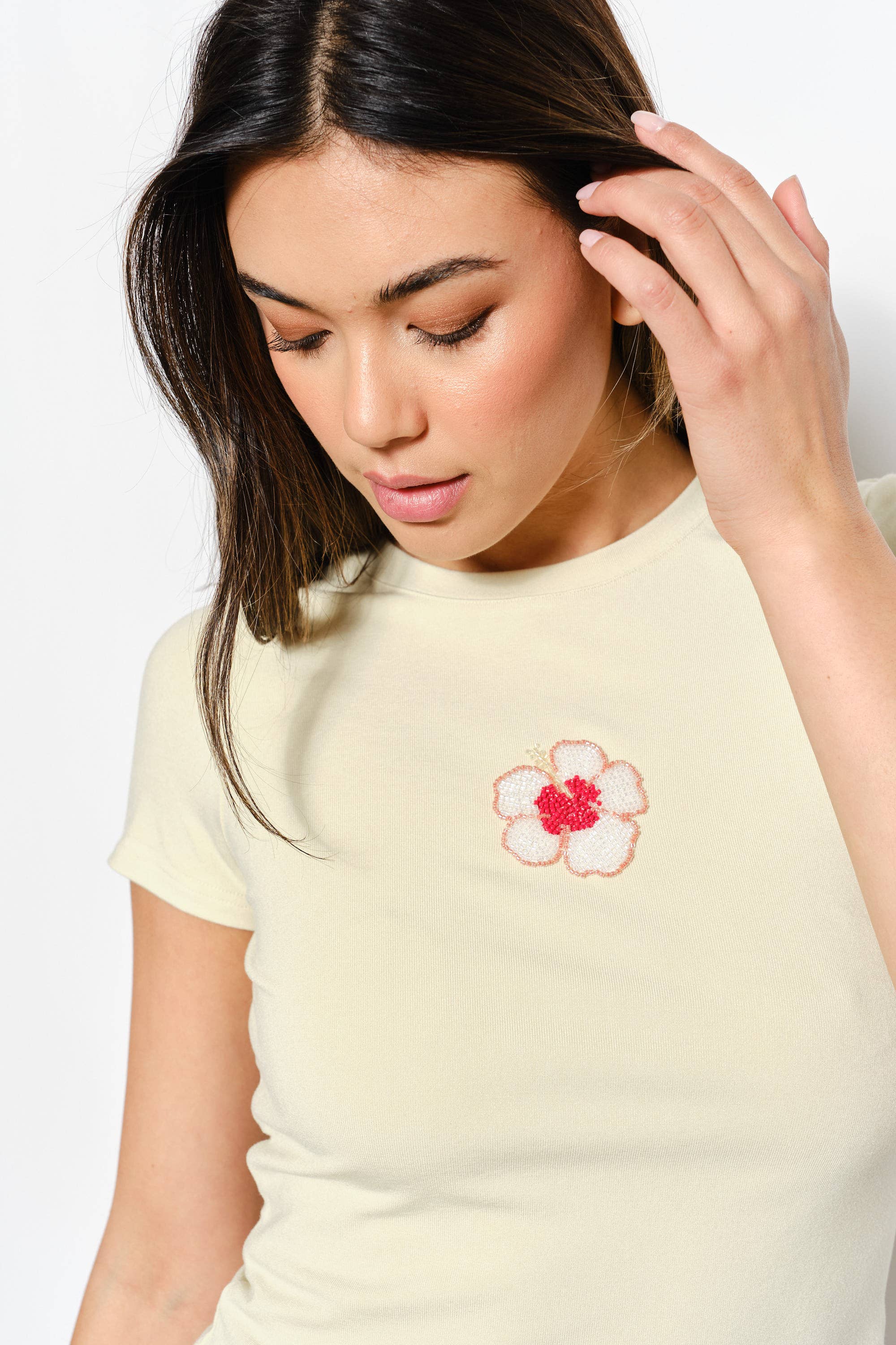 FLOWER BEAD EMBROIDERED TEE