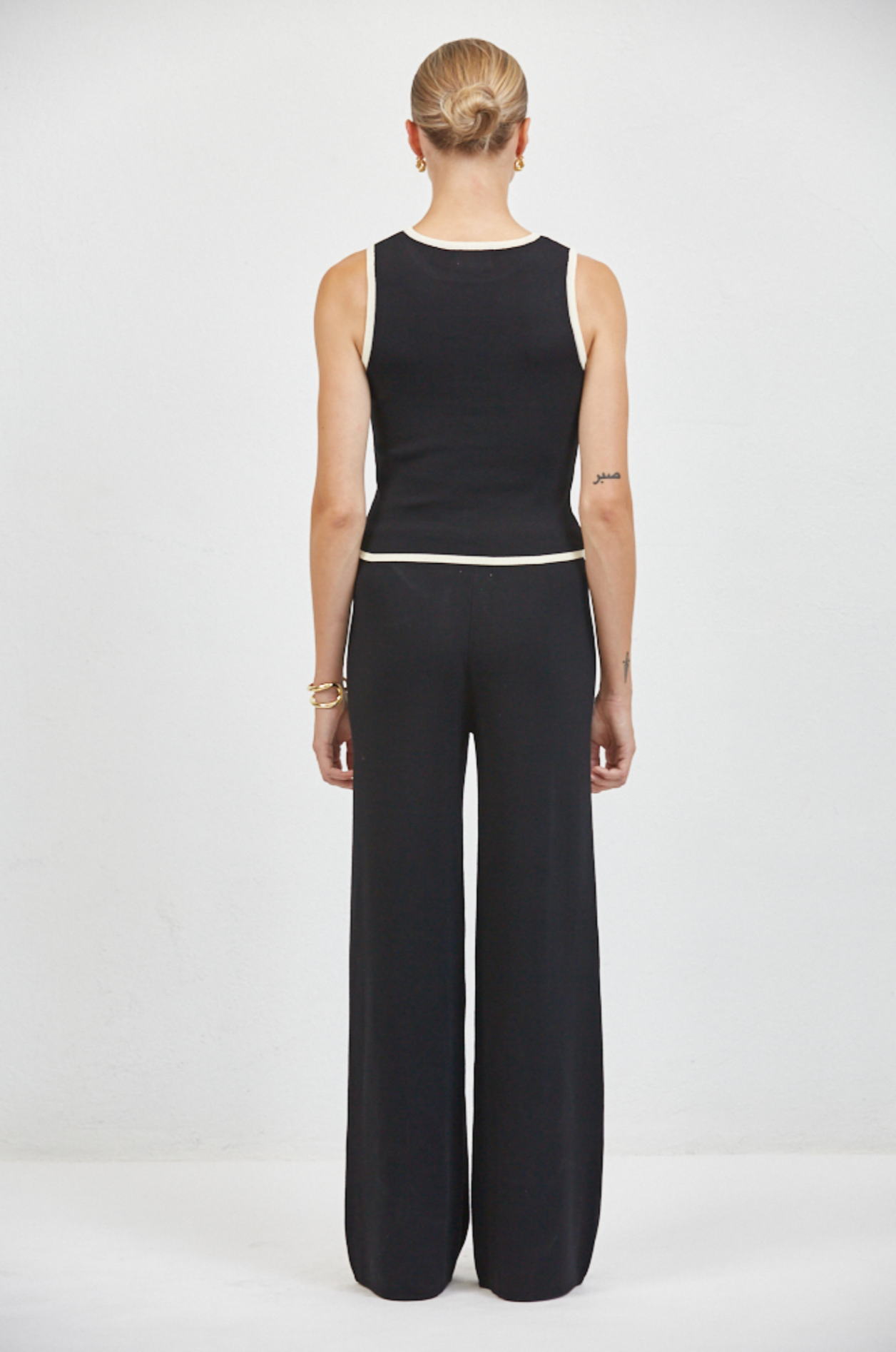 KNIT SLEEVELESS TOP