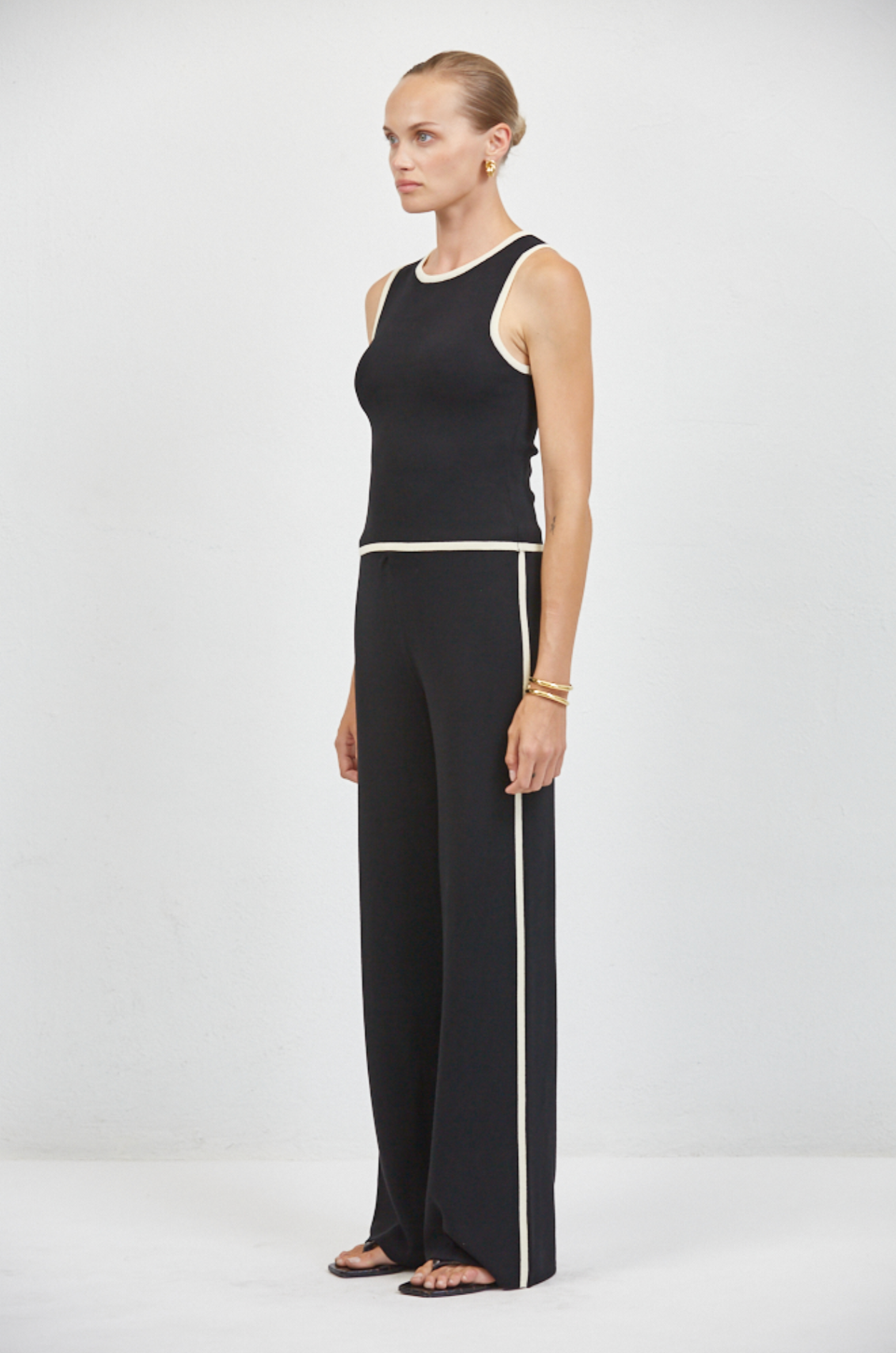 KNIT SLEEVELESS TOP