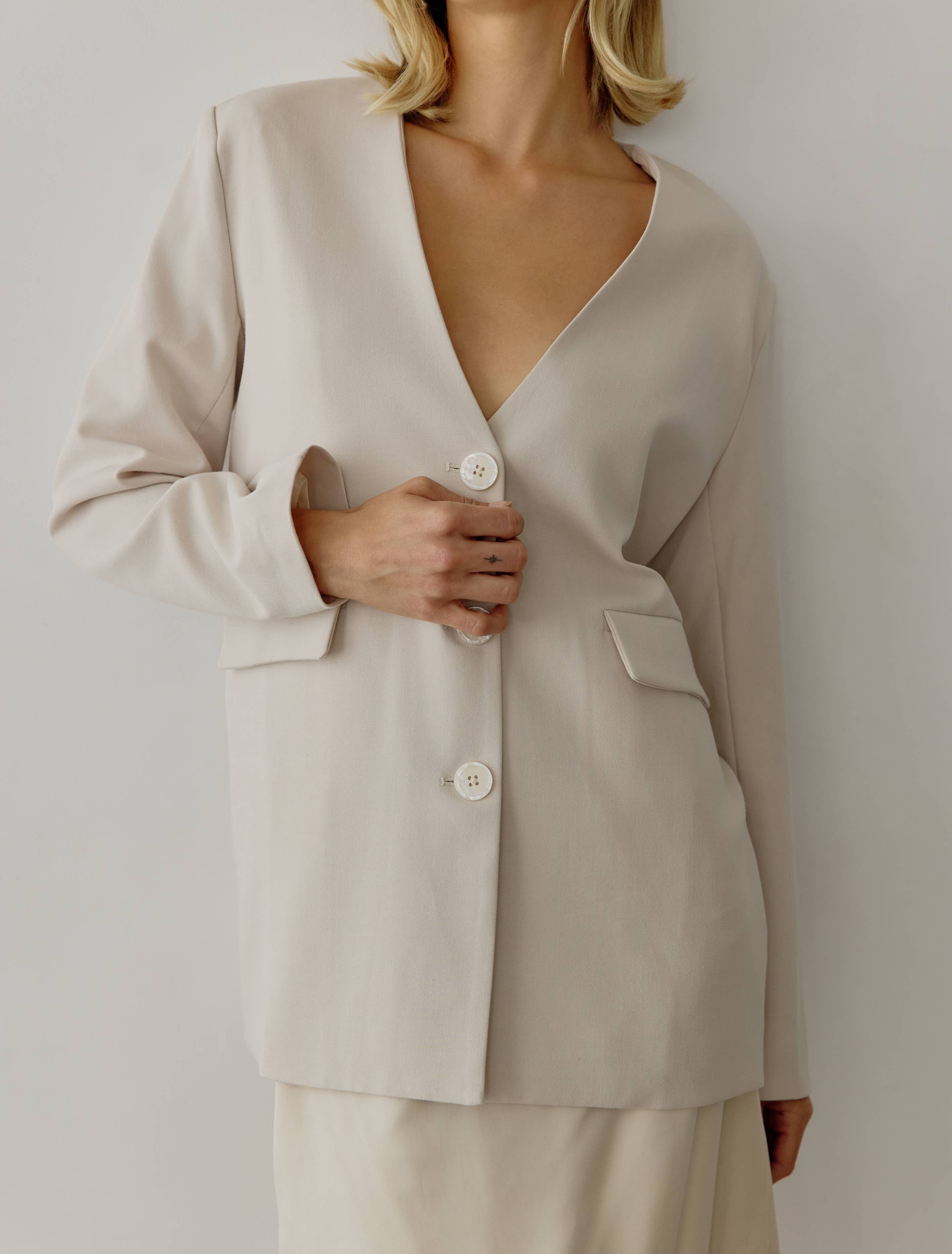 The Eleanor Blazer | Deep V-Neck Oversized Blazer