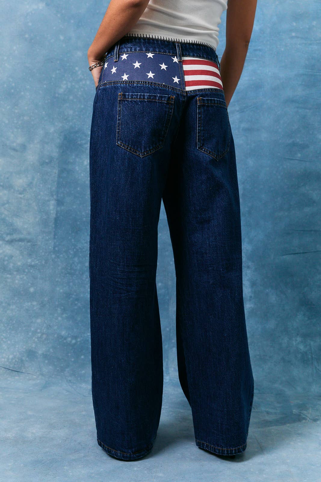 LOW-RISE USA FLAG DETAIL AT BACK PANTS