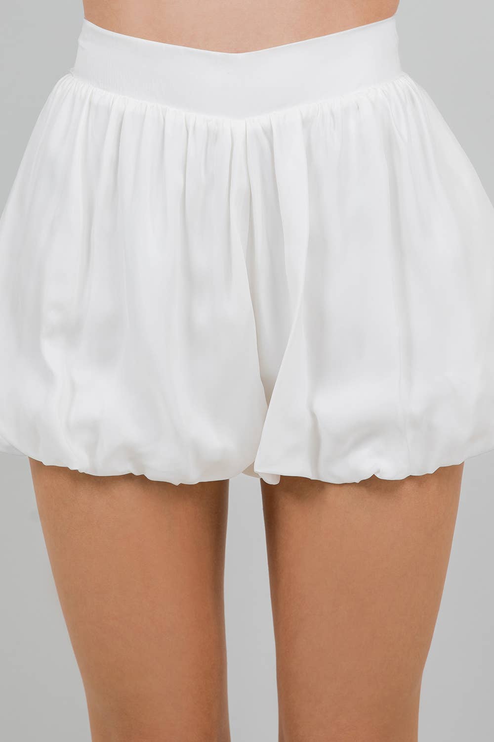 FLOWY WOVEN BALLOON SHORTS WITH V WAISTBAND