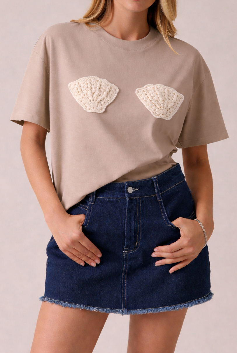 ROUND NECK HALF SLEEVE SHELL CROCHET PATCHED T-SHIRT