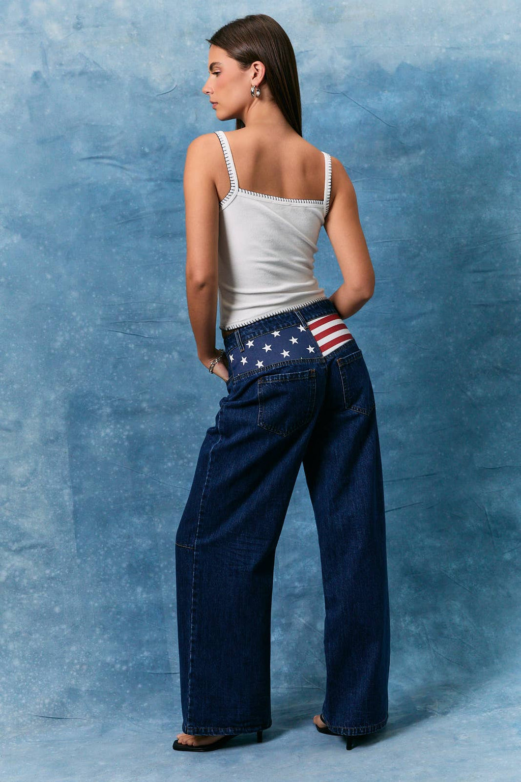 LOW-RISE USA FLAG DETAIL AT BACK PANTS