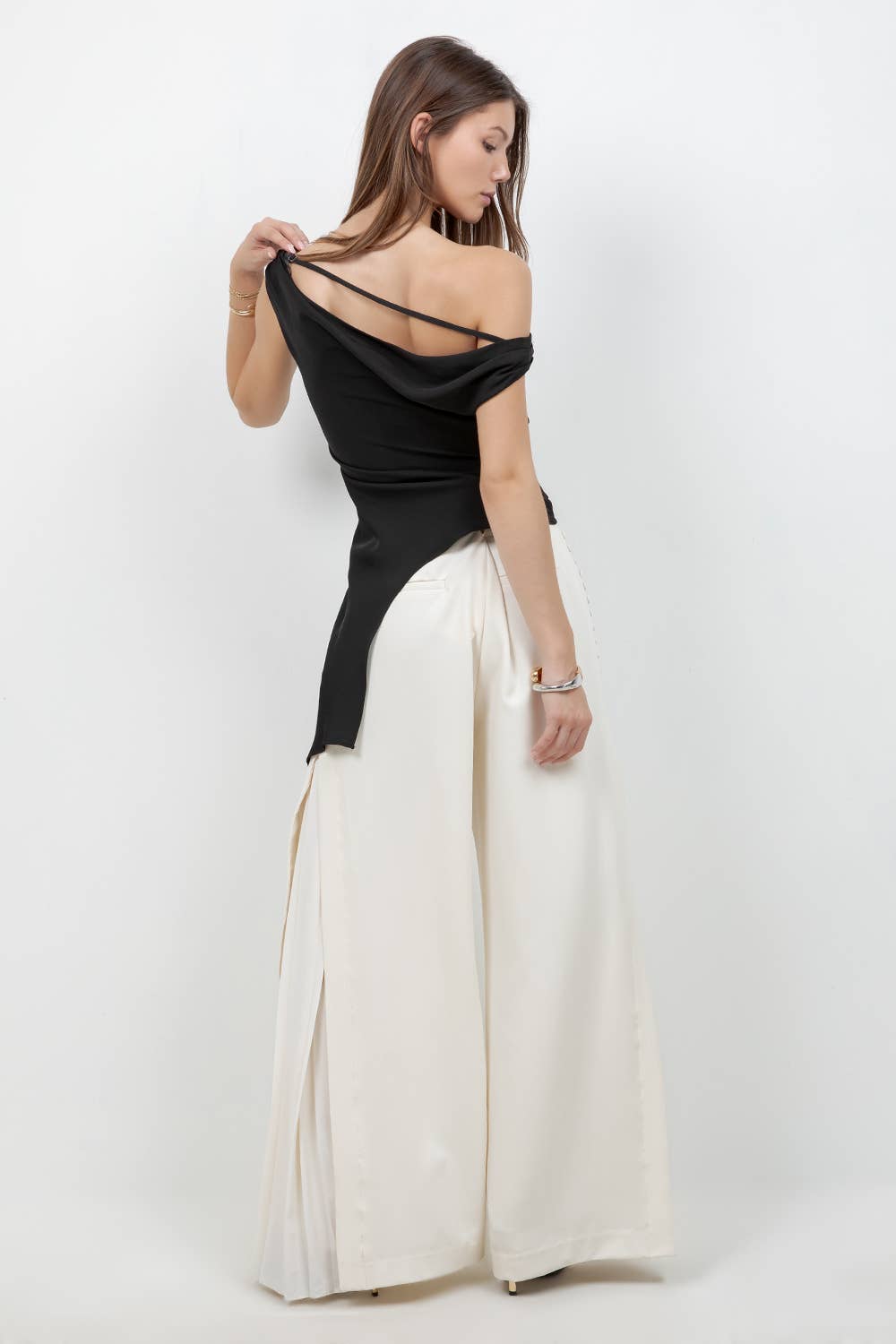SOFT WOVEN ASYMMETRICAL SLEEVELESS TOP W PLEAT DETAILS
