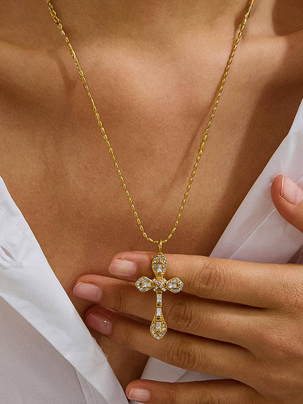 AXELLE CROSS NECKLACE