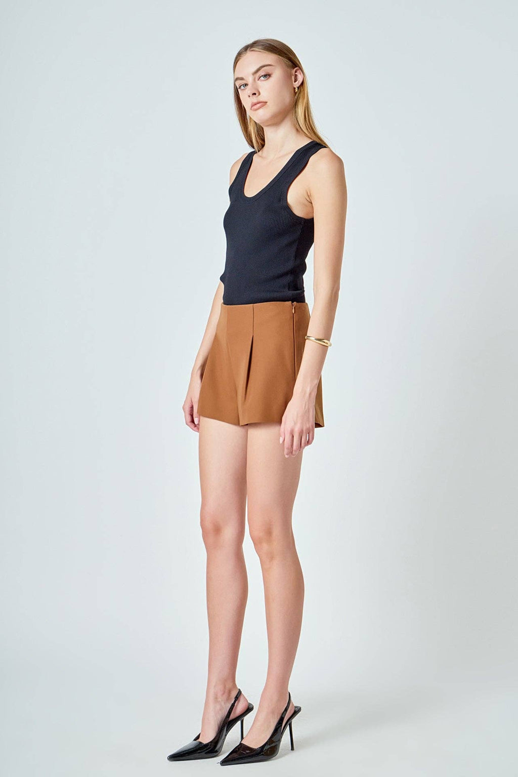 LOW RISE TAILORED SHORTS