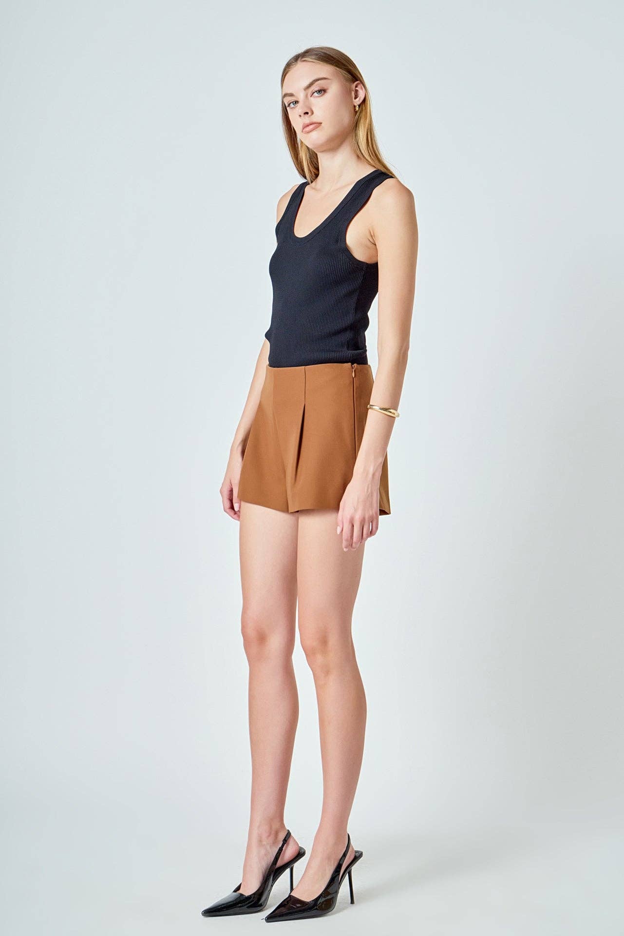 LOW RISE TAILORED SHORTS