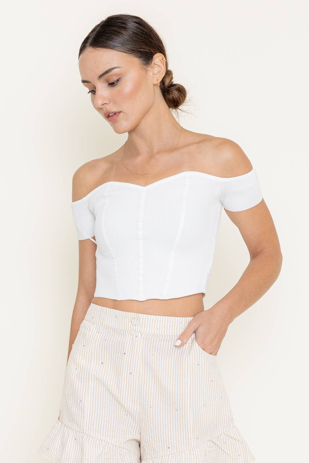 CHIC CRYSTAL RUFFLED BOTTOM HEM SHORT SHORTS