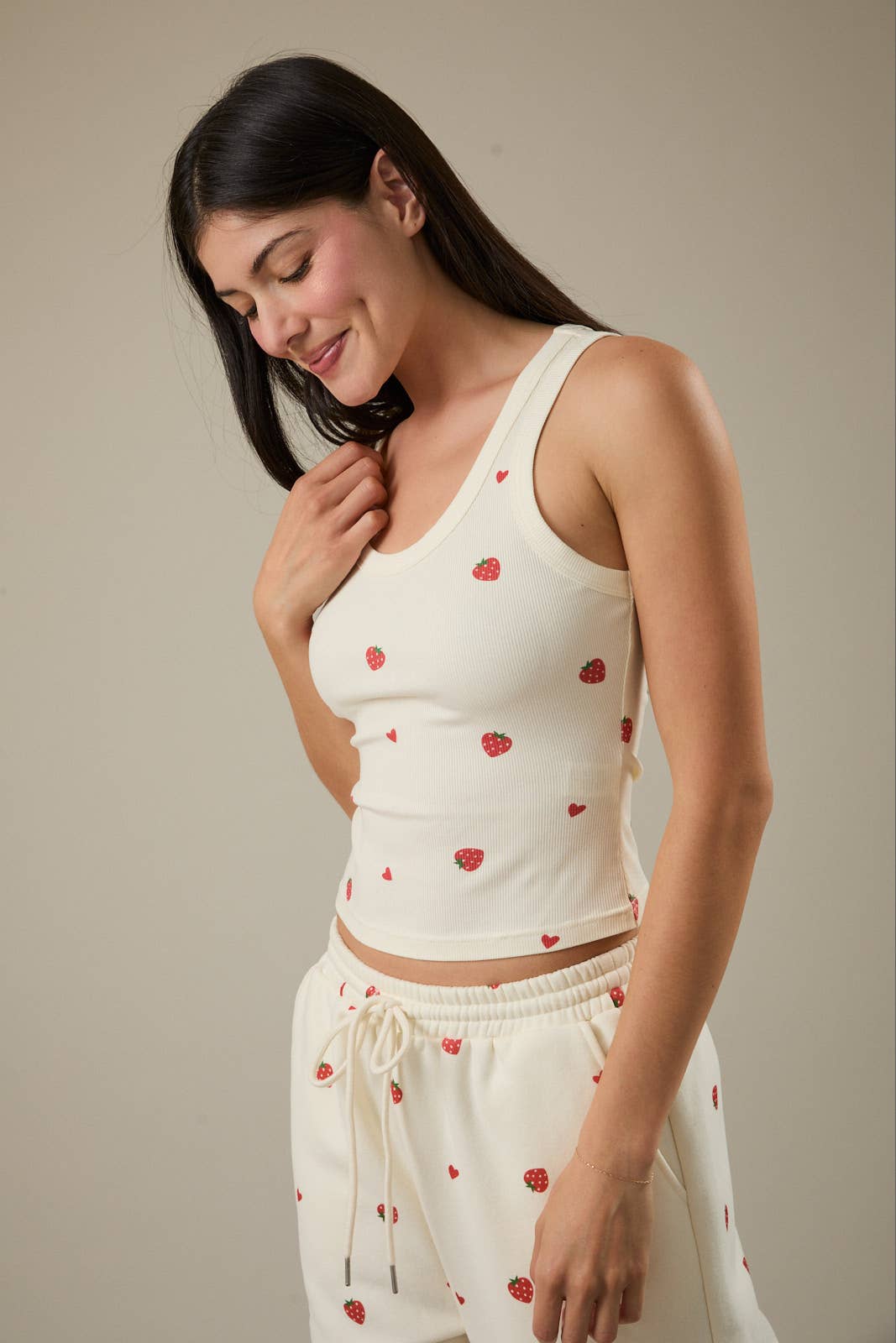 Scoop Neck Sleeveless Strawberry Print Tank top