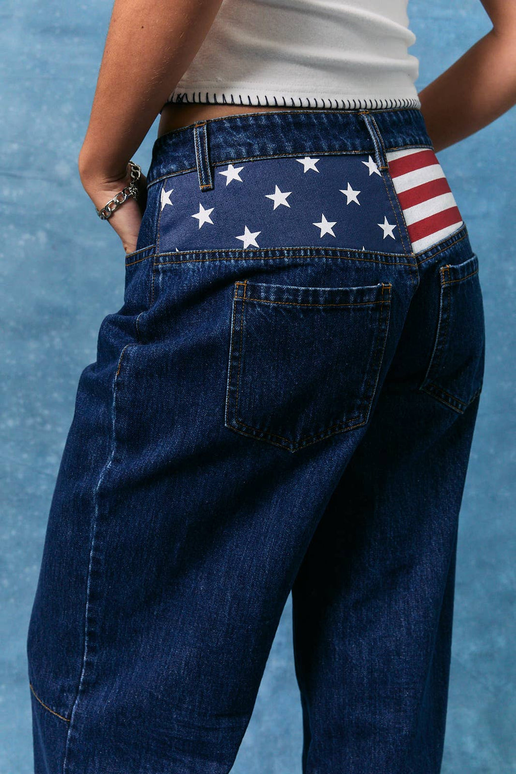 LOW-RISE USA FLAG DETAIL AT BACK PANTS