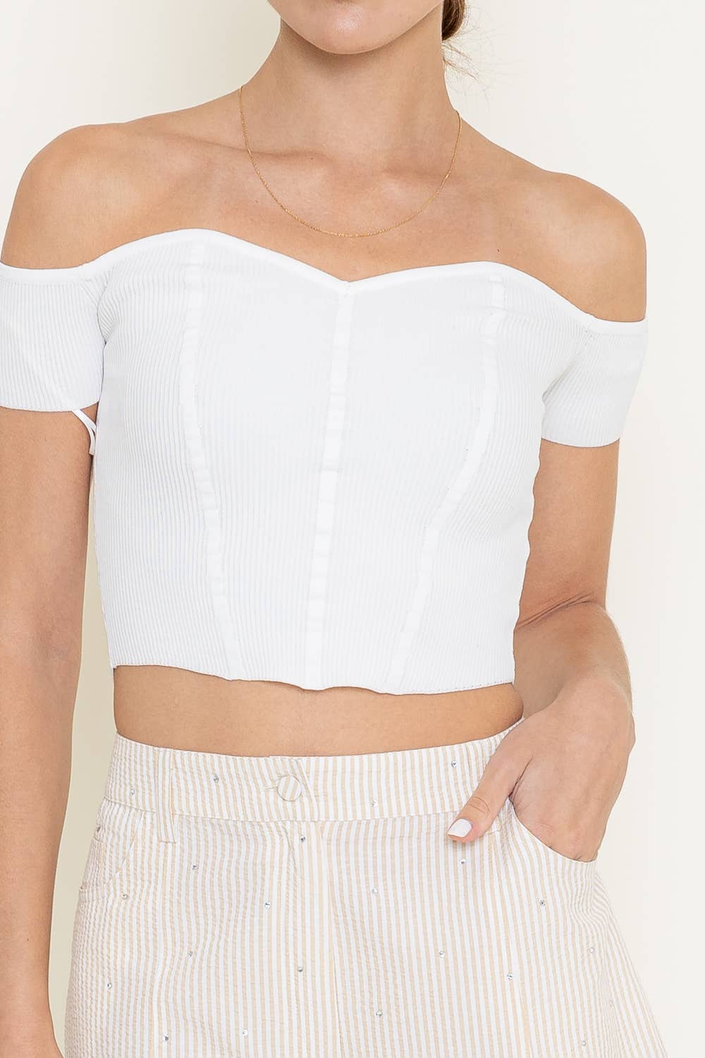 CHIC CRYSTAL RUFFLED BOTTOM HEM SHORT SHORTS