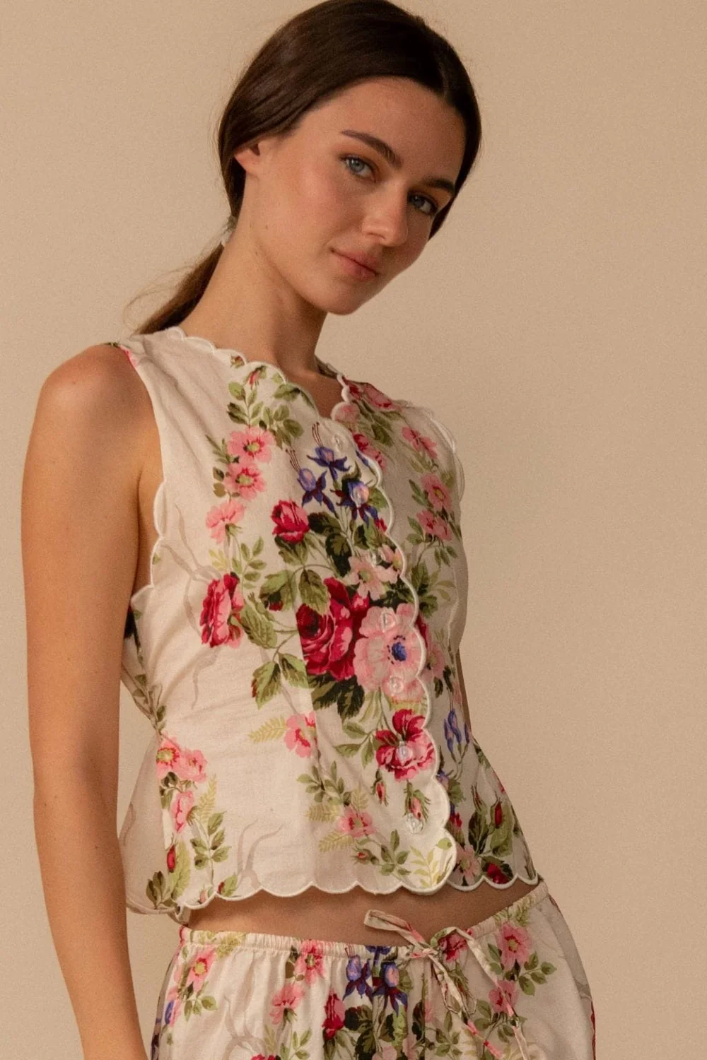 BOUQUET SCALLOPED VEST