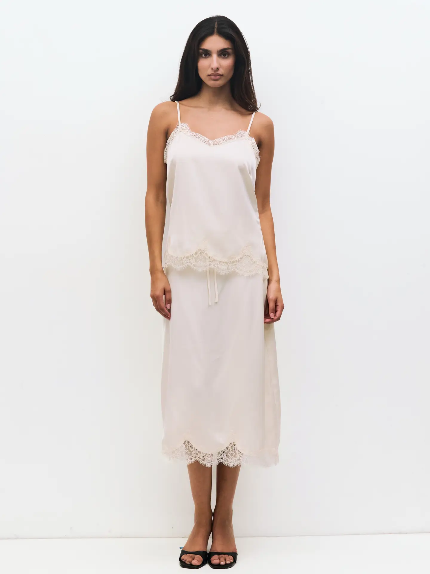 THE GABRIELLE TOP | LOOSE SATIN LACE TANK TOP