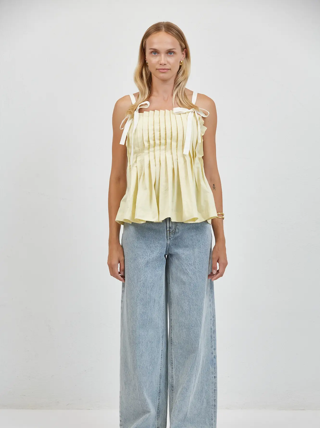 SMOCKING SQUARE NECK SLEEVELESS TOP