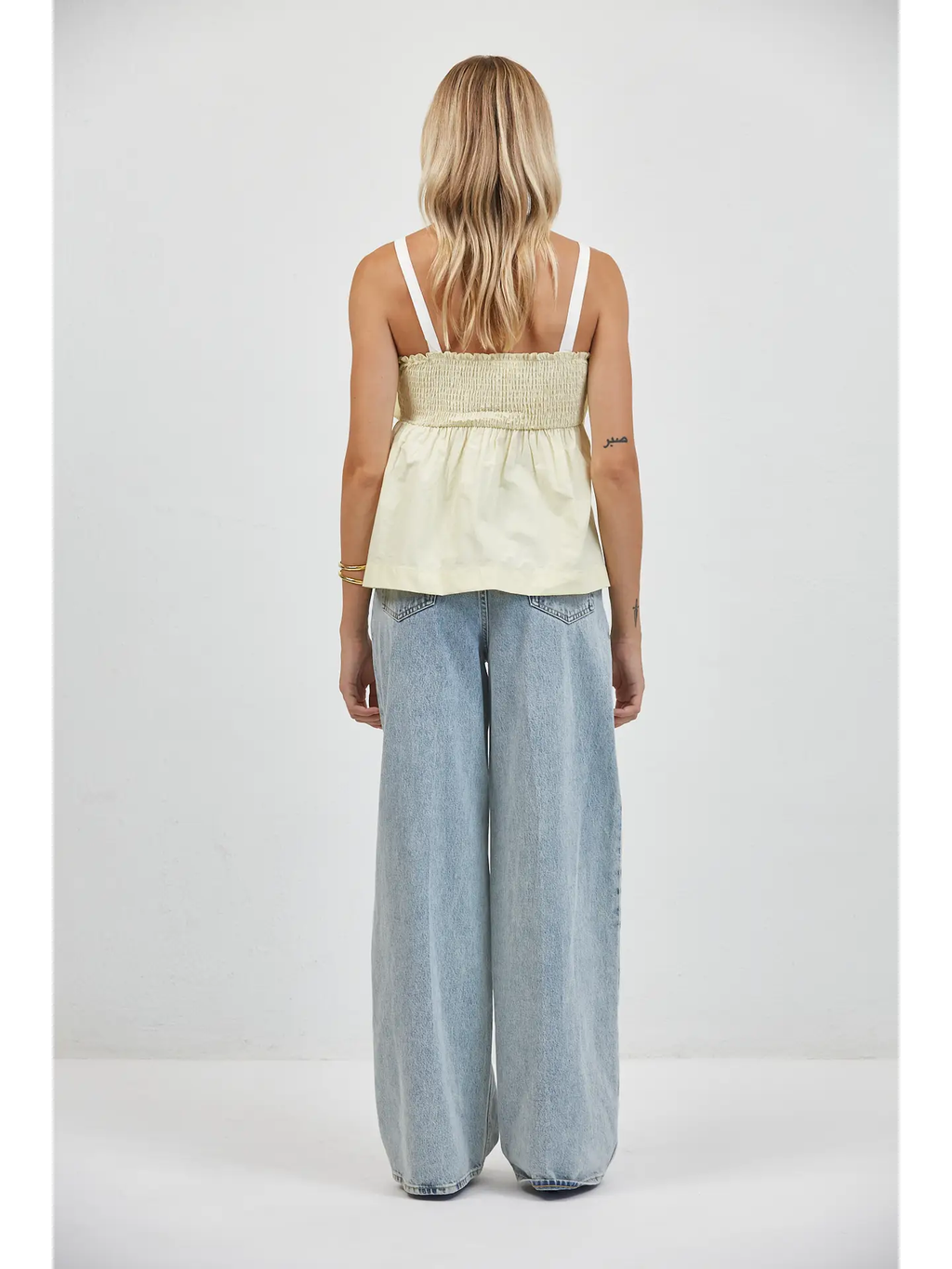 SMOCKING SQUARE NECK SLEEVELESS TOP