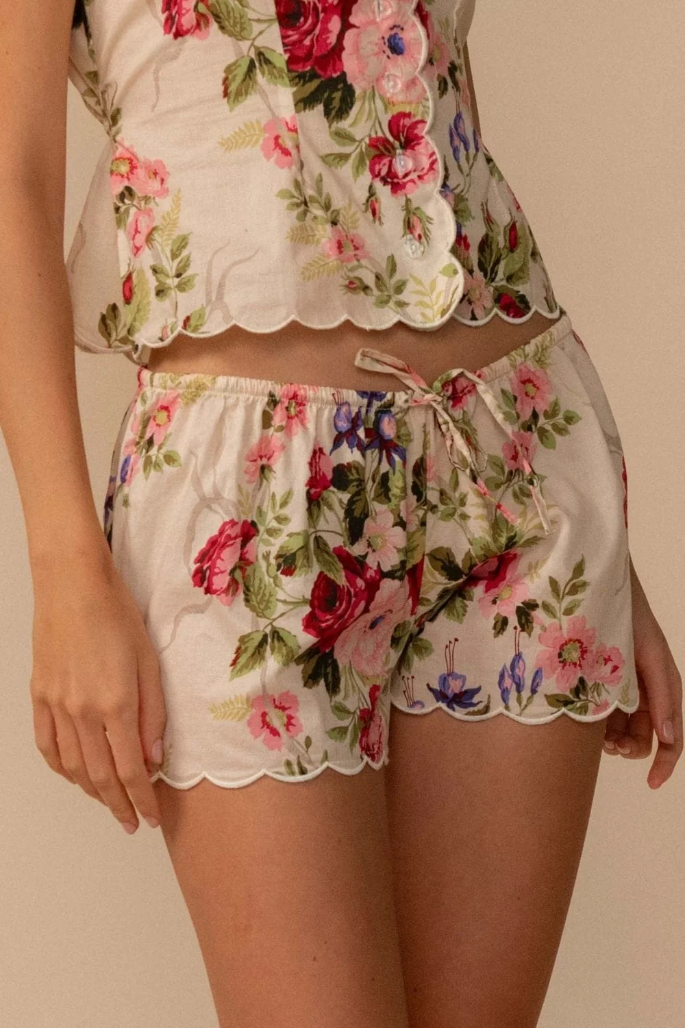 BOUQUET SCALLOPED LOW-RISE DRAWSTRING SHORT