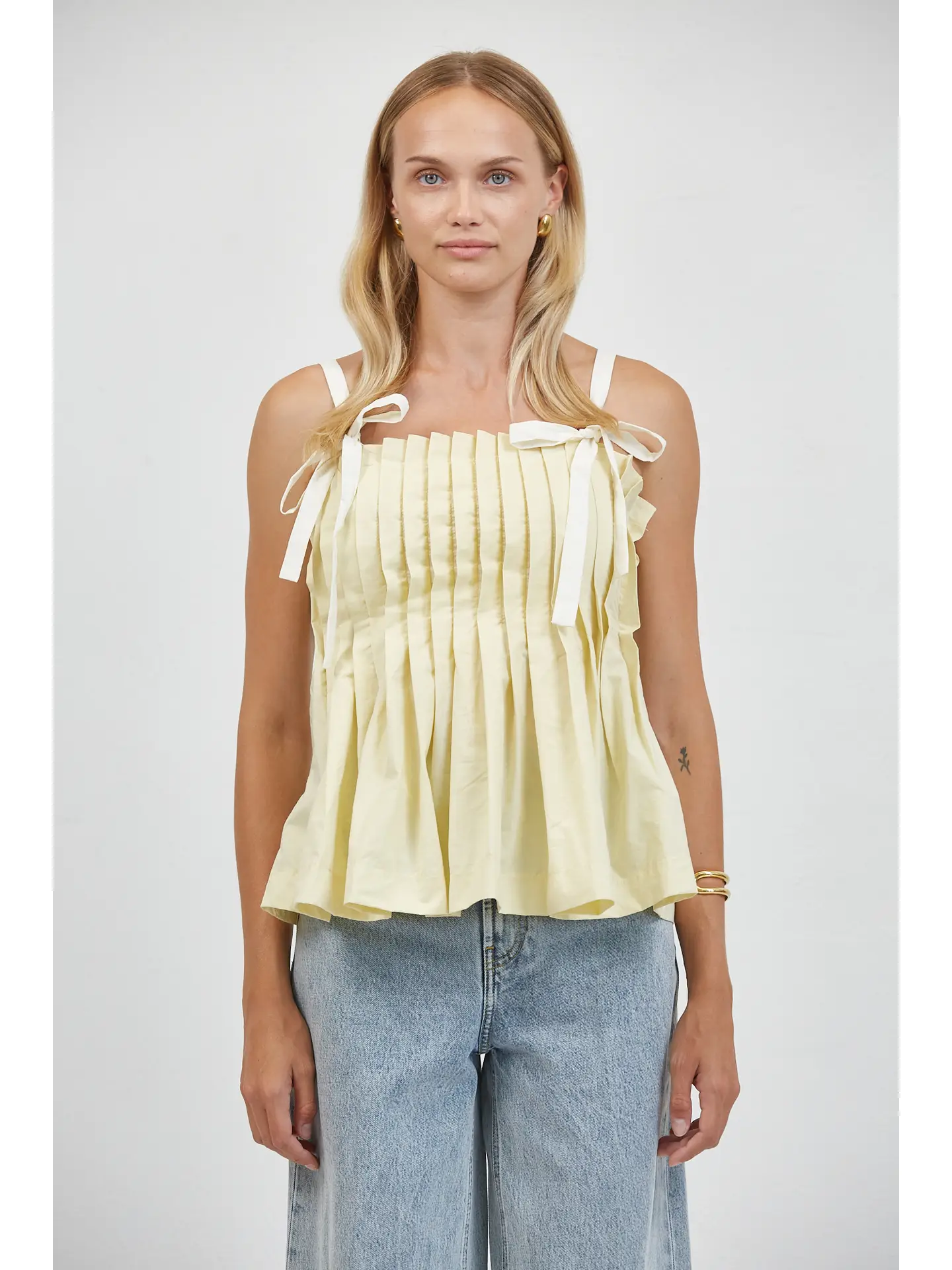 SMOCKING SQUARE NECK SLEEVELESS TOP
