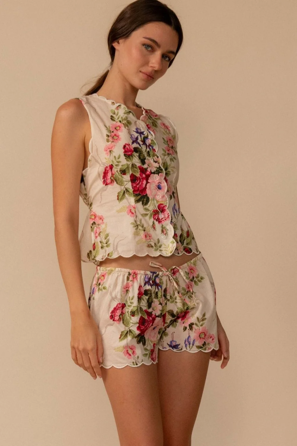 BOUQUET SCALLOPED LOW-RISE DRAWSTRING SHORT